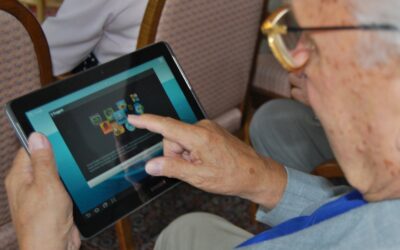 ”Regeringen bör ta fram en nationell strategi för äldres digitala inkludering.”