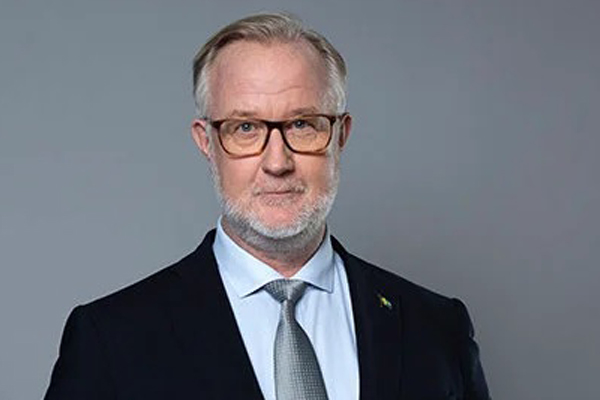 Johan Pehrson (L) avgår som partiledare för Liberalerna
